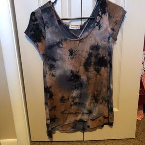 Tie-dye top with cross cross neckline